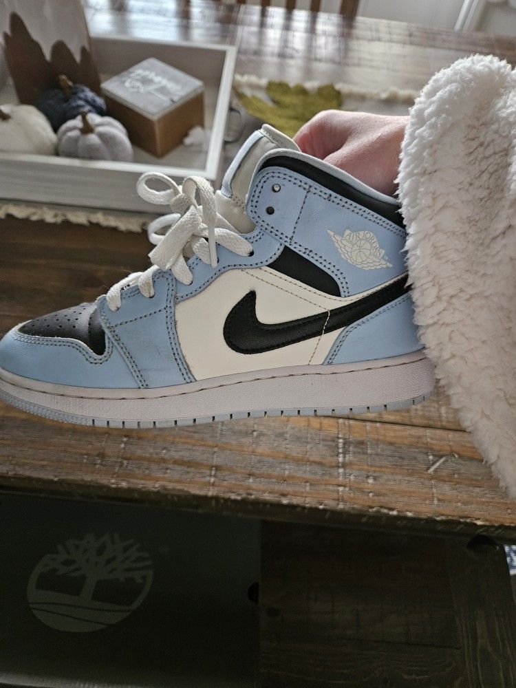 Jordan 1 Mid Ice Blue Size 5.5