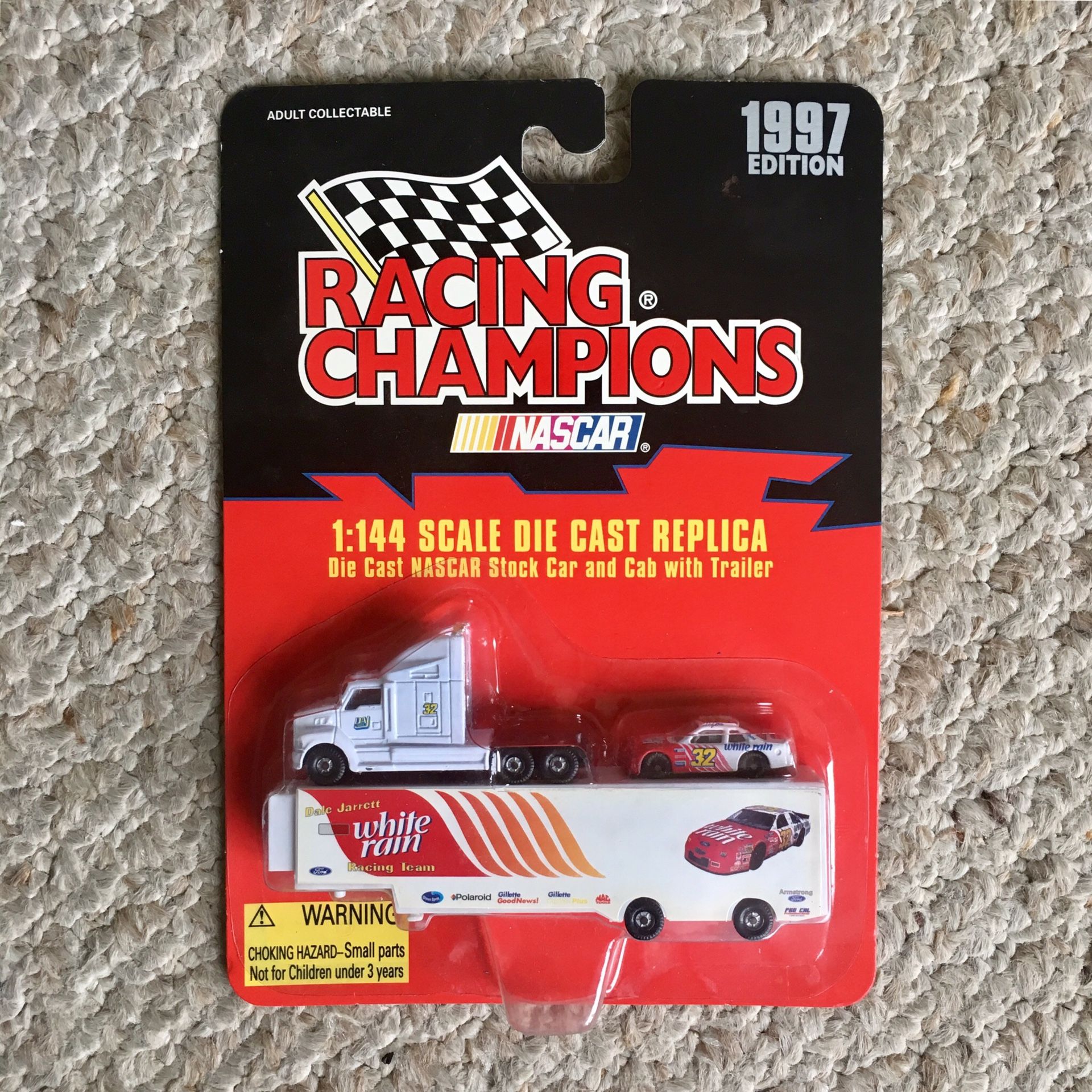 New 1997 Racing Champions 1:144 NASCAR Dale Jarrett #32 White Rain Car & Truck Transporter