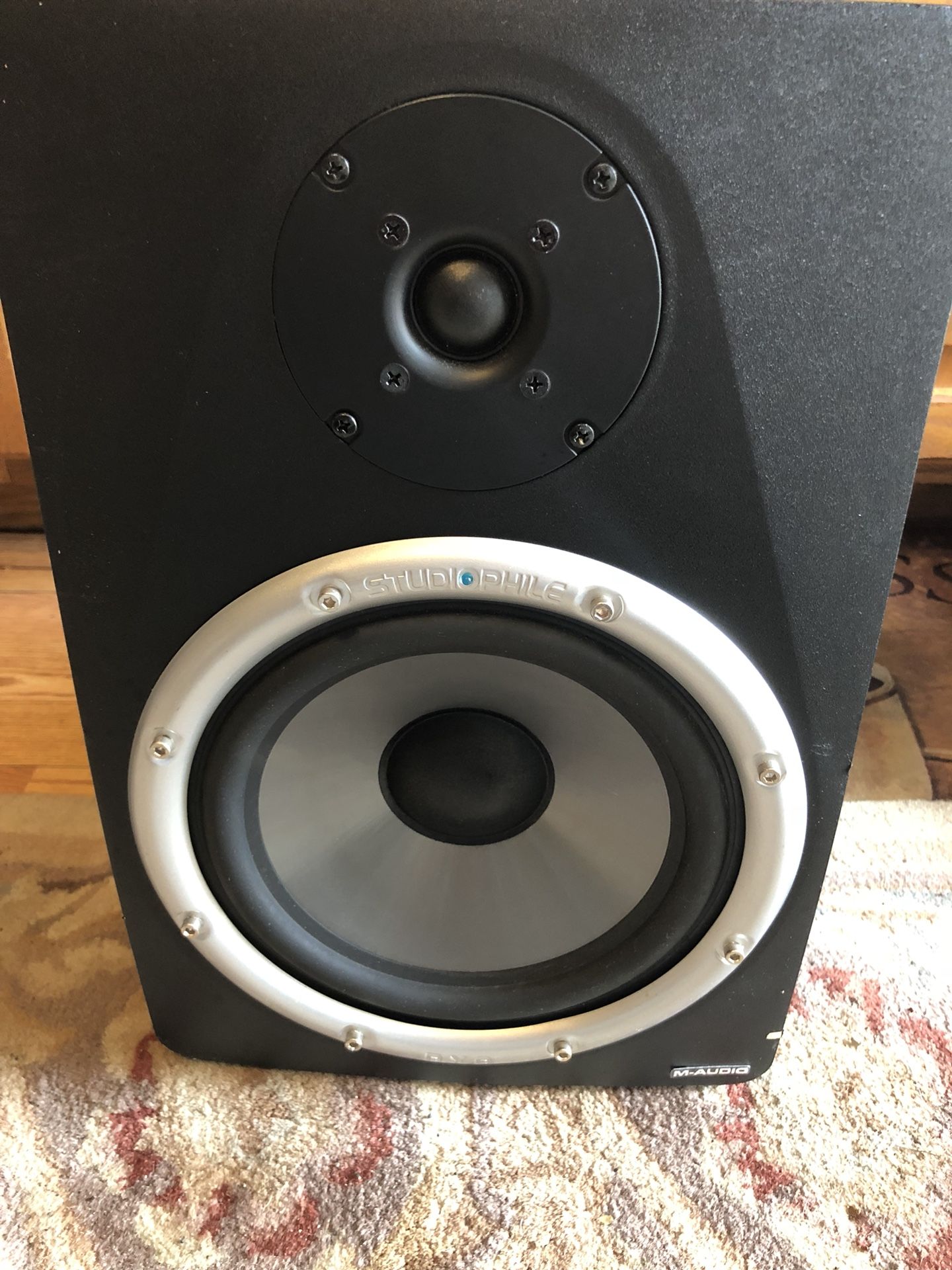 M-AUDIO studiophile BX8 speaker