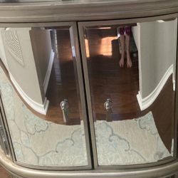 reduced! Designer, Stunning, The Gallery, Curved Credenza Buffet Cabinet. Completely Mirrored. Champagne And Gold Trim.