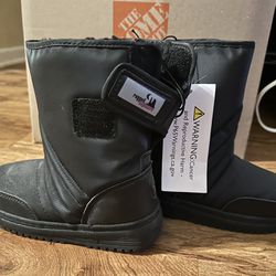 New : Kids Size 13 Snow Bootso