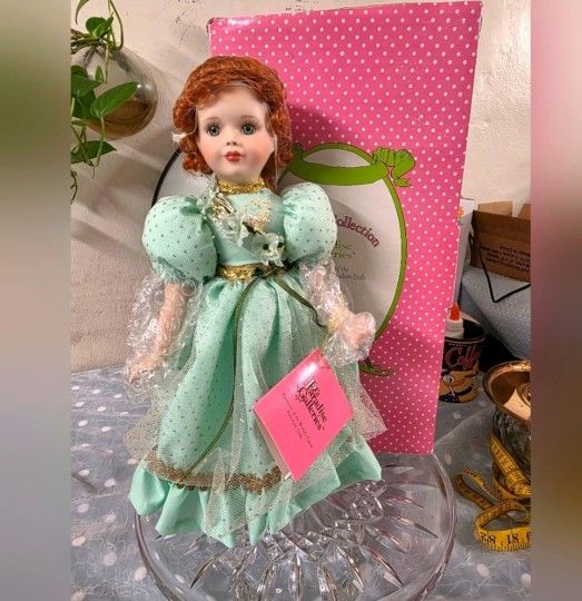 Paradise Galleries Treasury Collection Porcelain Shannon The Shamrock Fairy