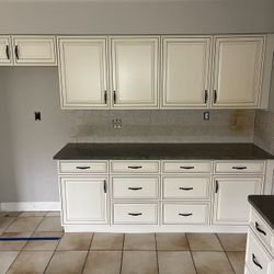 Complete Kitchen Cabinet Set – Solid Wood w/ Dovetail Drawers (Removed & Ready)