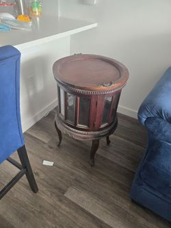 Accent table with tray server