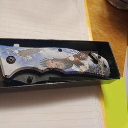 Eagle Knfe With A Glass Breaker And Belt 