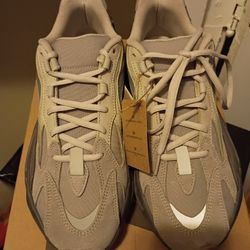 Yeezy Adidas 700 Tephra