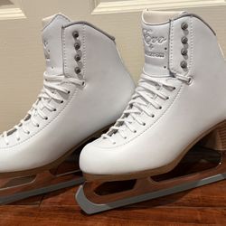 Jackson Evo figures skates women’s size 6 LIKE NEW