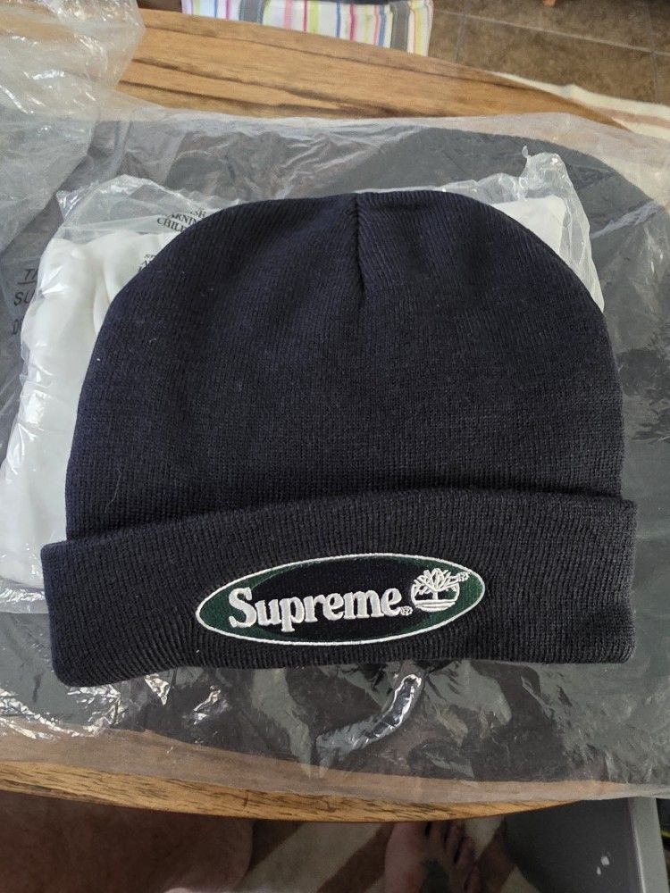 New Supreme Timberland Beanie In Navy.