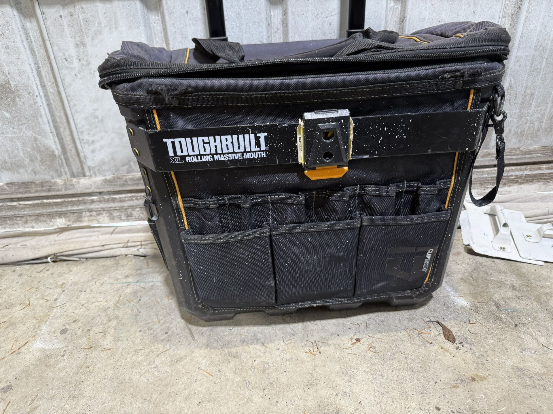 Toughbuilt TB CT 61 18 X Large > Rolling Massive Mouth Bag XL 18 ...