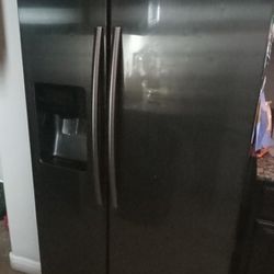 Samsung 23cuft Refrigerator Side By Side Like New