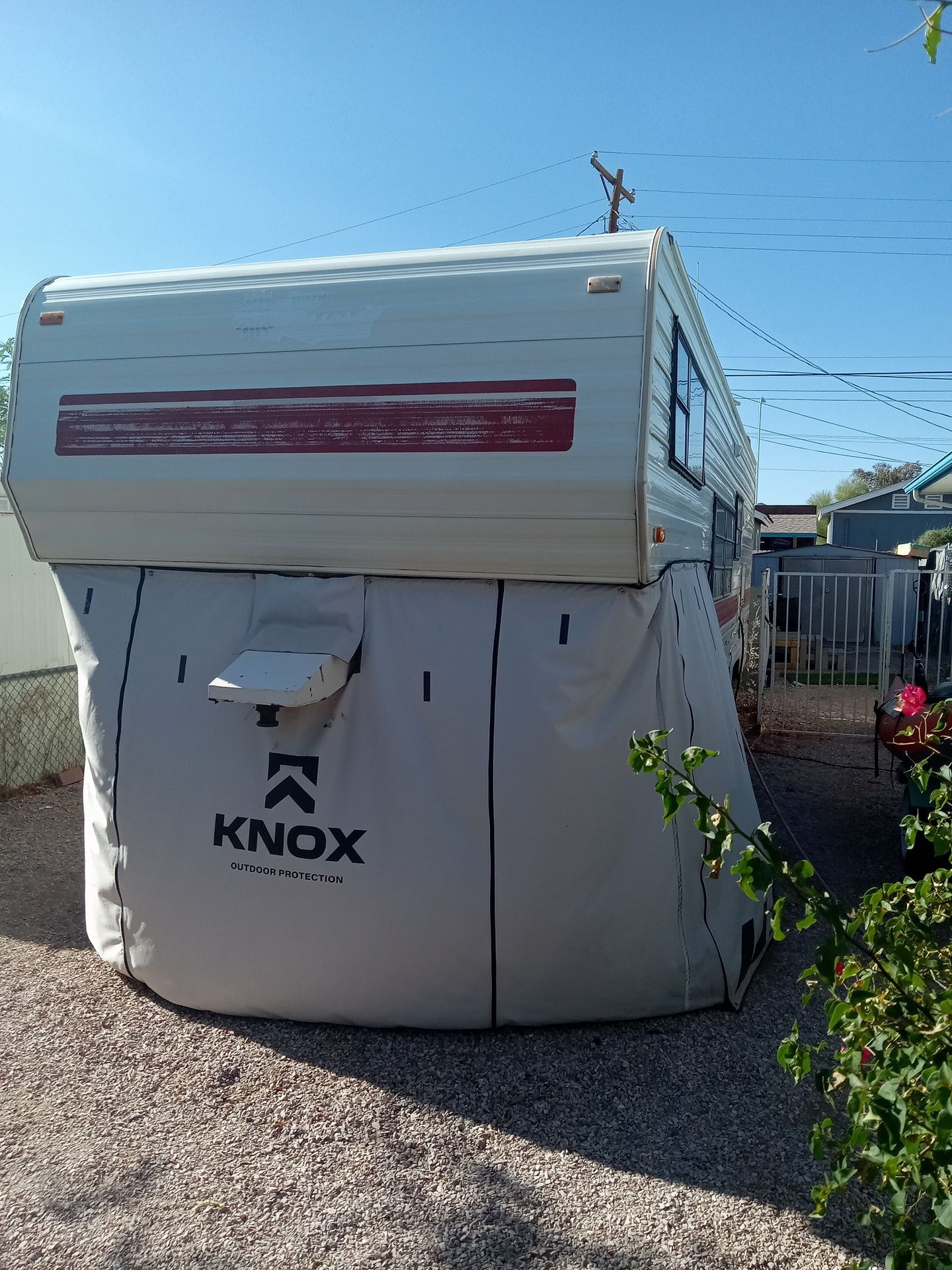 Fifth wheel camper