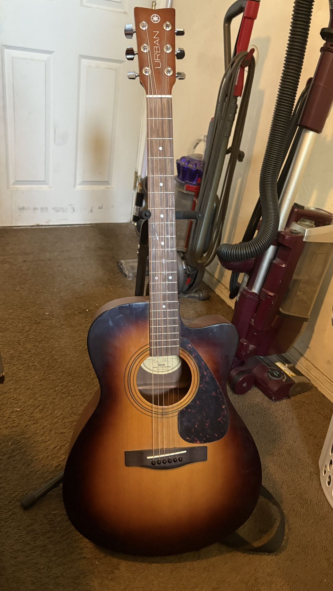 Urban Guitar with stand