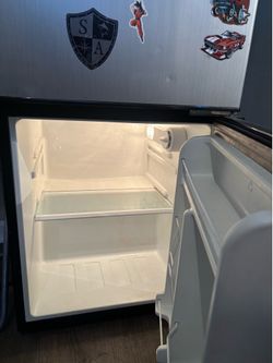 Whirlpool mini fridge w freezer