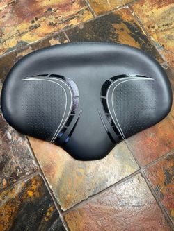 BlueWind oversized noseless bike seat