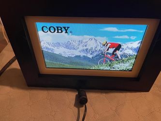 Coby dp702 7" Digital Photo Frame with Multimedia Playback