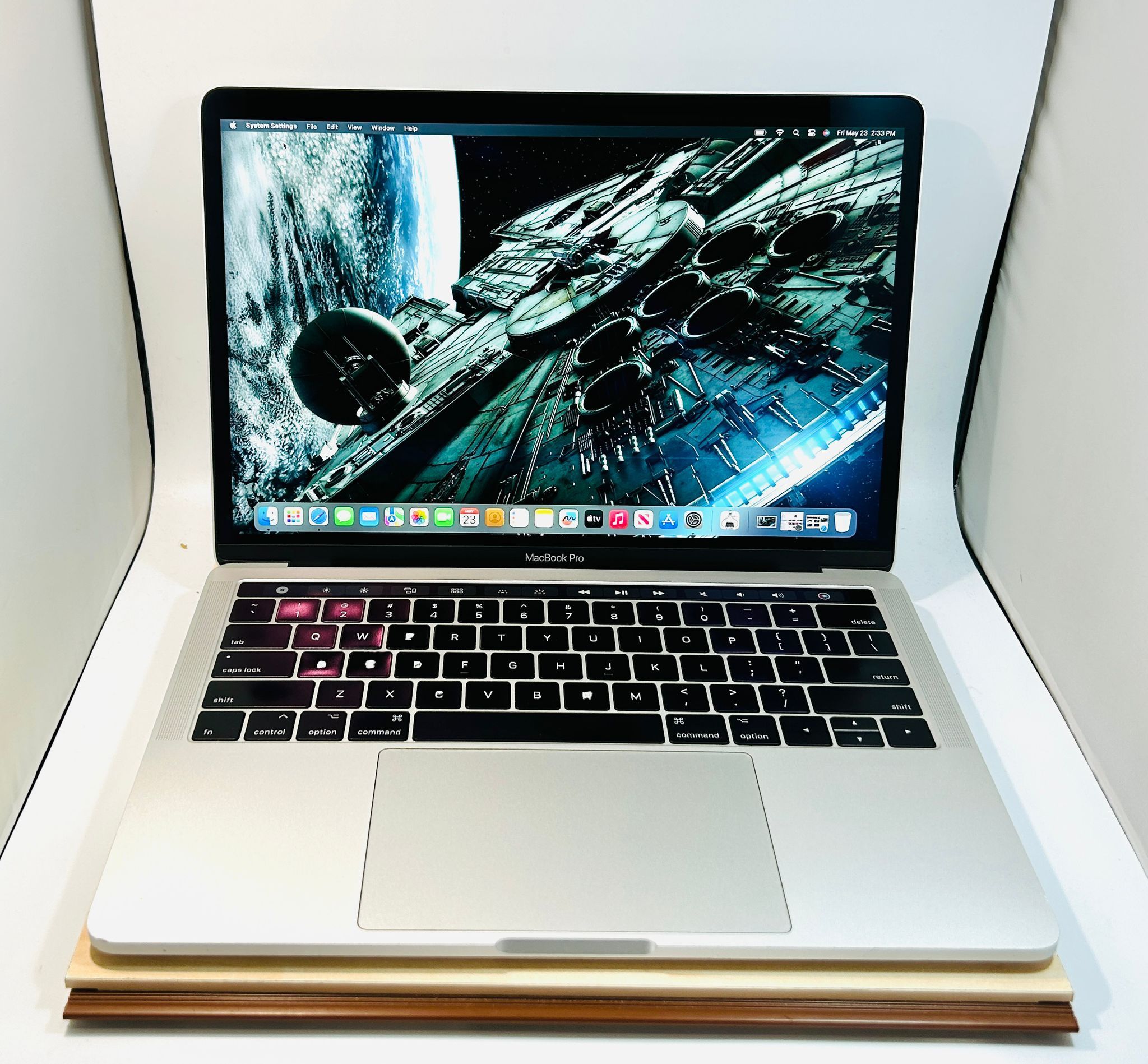 Apple MacBook Pro 13” 2017 Core i5 16GB 256GB TouchBar Fully Functional