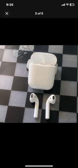 Apple AirPods White In-Ear Bluetooth Wireless Earbuds w/ Charging Case Mic