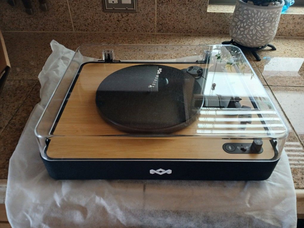 House Of Marley Revolution
Bluetooth Turntable/Record Player