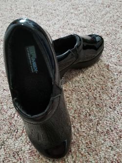 Women's Size 5 SR Max Non-slip Resistant Shoes
