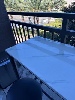 Bar table w/ 2 stools