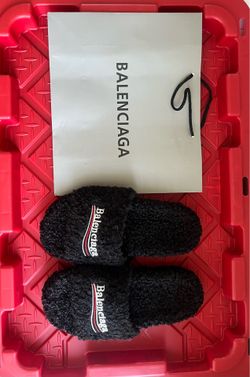 Balanciaga fux fur slides