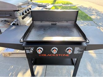 Blackstone 28" XL Griddle with Hardcover Bundle (Light Use)