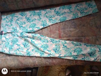 PLACE White With Flower Designs size 14 girls or small woman stretch pants