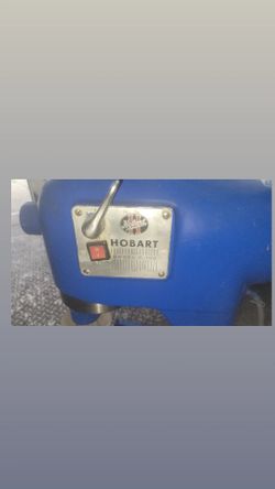 Hobart 10 Qt Mixer Come With 3 Attachments Without The Bowl 115v [Used]