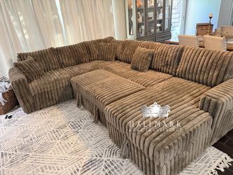 Fluffy Sectionals (USB/Storage/Pullout Bed)