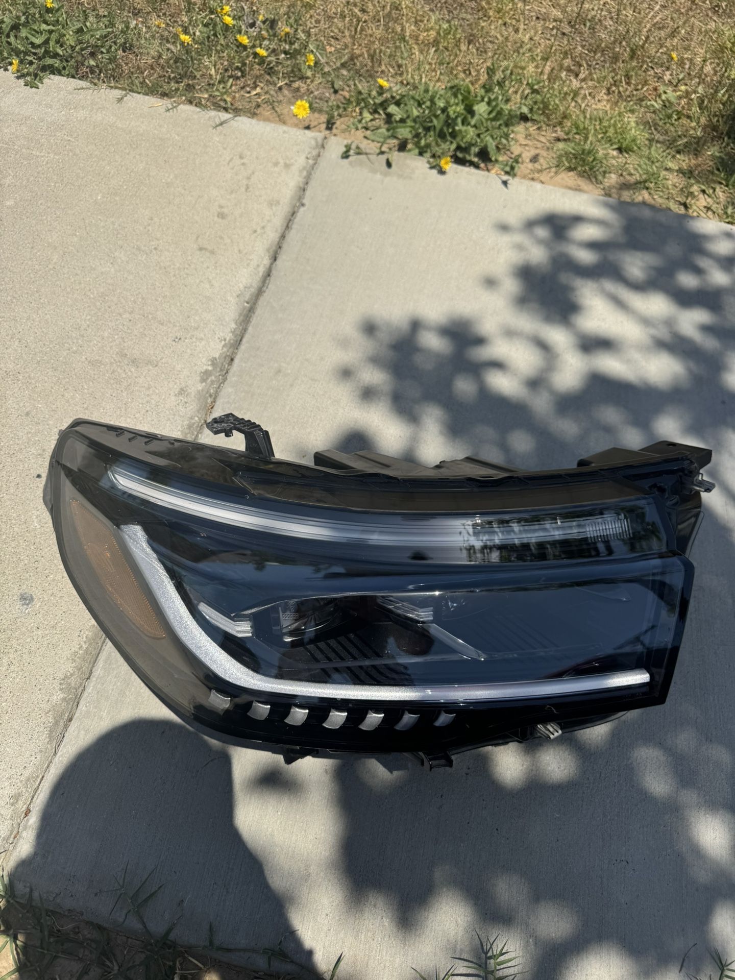 2025 Ford Explorer Right Headlight