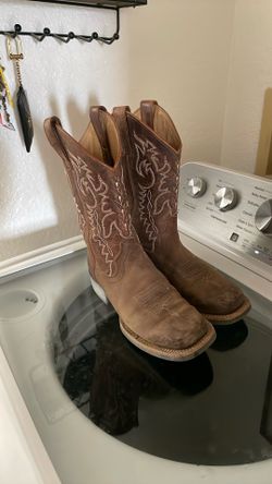 COWGIRL BOOTS Size 6.5 W