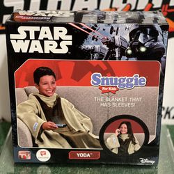 Star Wars Yoda Snuggie Blanket Lounge Robe With Sleeves 54”x 42” Jedi Brand New !!