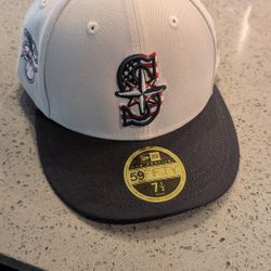 Seattle Mariners Stars and Stripes Hat 7.5 Brand New