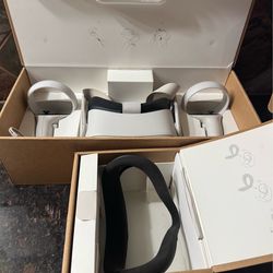 Oculus quest 2 with fit pack