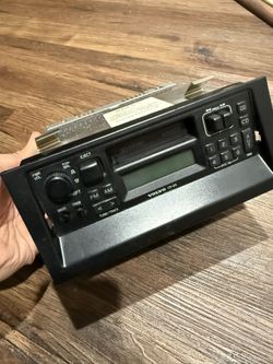Volvo CR-915 Factory Radio
