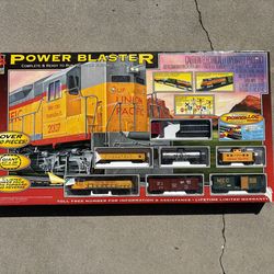 Power Blaster Union Pacific HO Scale electric train set