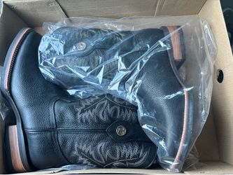Boots size 10