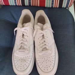 Nike Size 10 Men's White Tennis Sneakers Pre-owned But Clean
