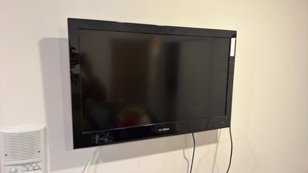Insignia Flat Screen TV 33” with mount
