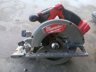 Milwaukee cordless power saw