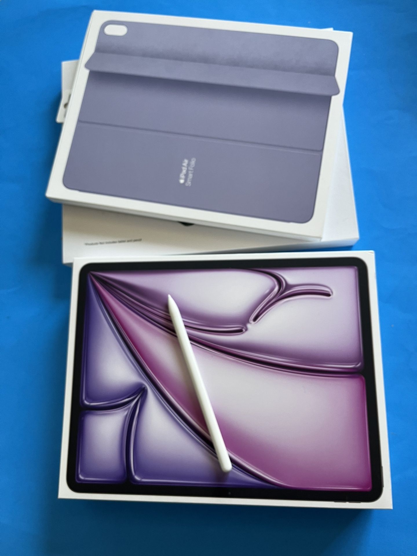 iPad Air 13” (M2 Processor / 2024 / purple) 256gb With Keyboard, Pen Accessories
