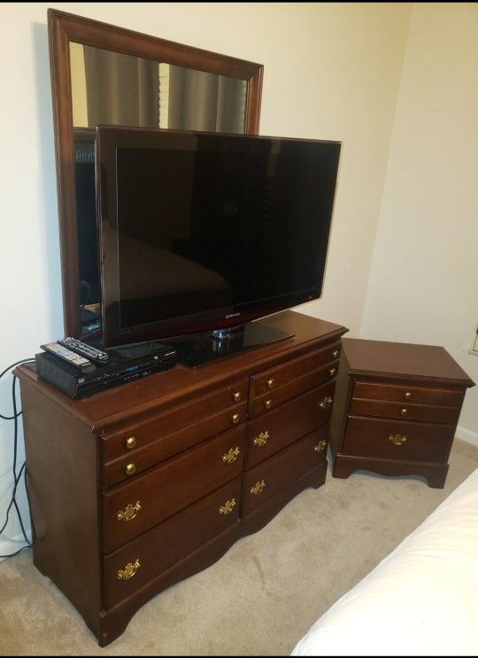 Bedroom Set, Dresser, Mirror, Nightstand - Very Nice, Moving Sale