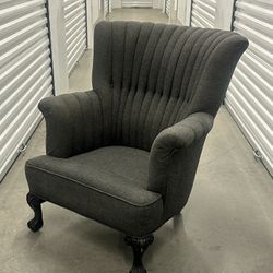 👑 Elegant Vintage Wingback Armchair - Queen Anne Style 👑
