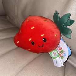 Giggle Scape Red Clip-on Plush Strawberry Cute Fun Backpack Bag Charm NWT School