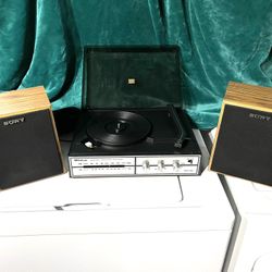 Vintage 1960’s Wildcat Record Player With Sony Speakers