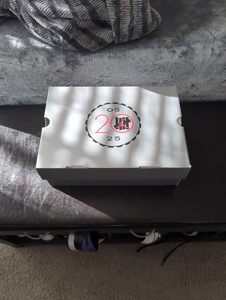 Undefeated Jordan 4 10.5m