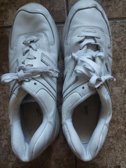 Men's New Balance Sneakers Size 10.