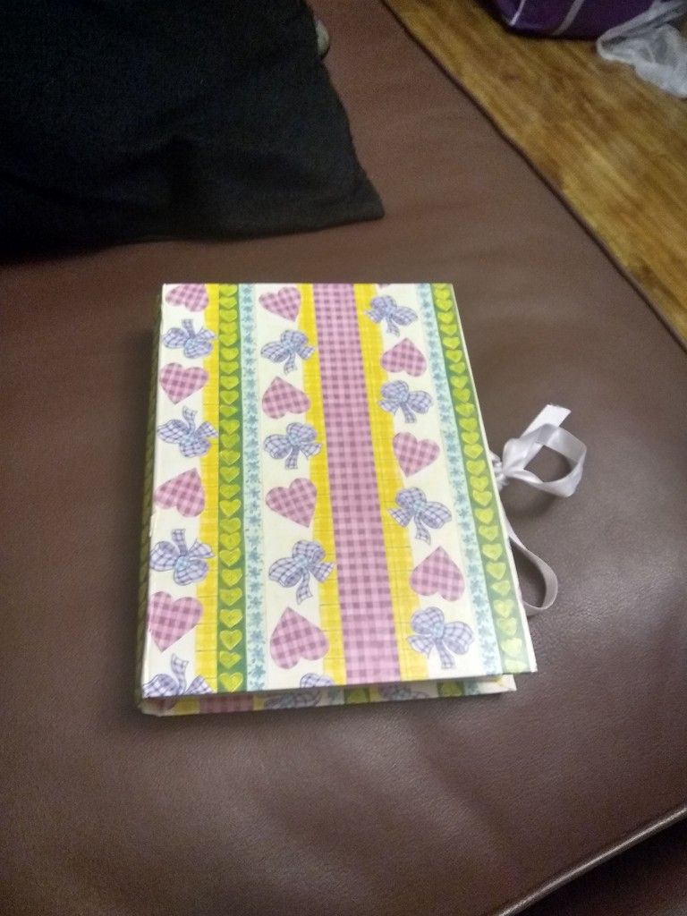 Very Pretty Vintage Book Box + 2 FREE Gifts