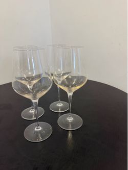 4 WINE GLASSES