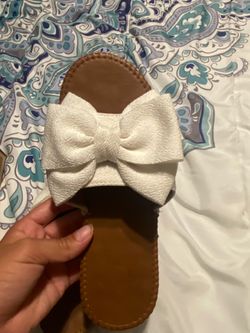 Bow sandals